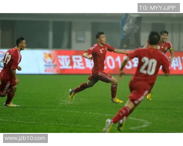 感动人心的足球明星背后的故事与奉献精神