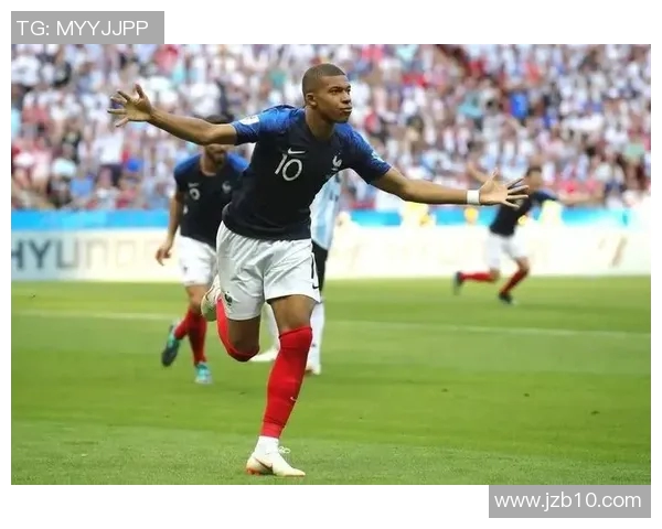 法国足球明星身高不高却技艺超群的传奇故事