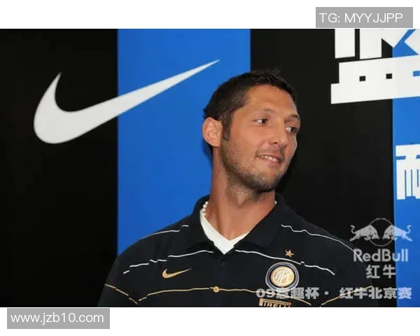 笑容迷人足球明星的魅力与成就探秘之旅